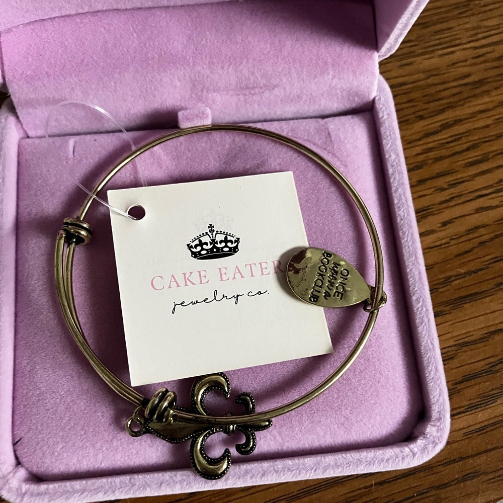 Once upon a book club Cake Eater fleur dis Lis bracelet